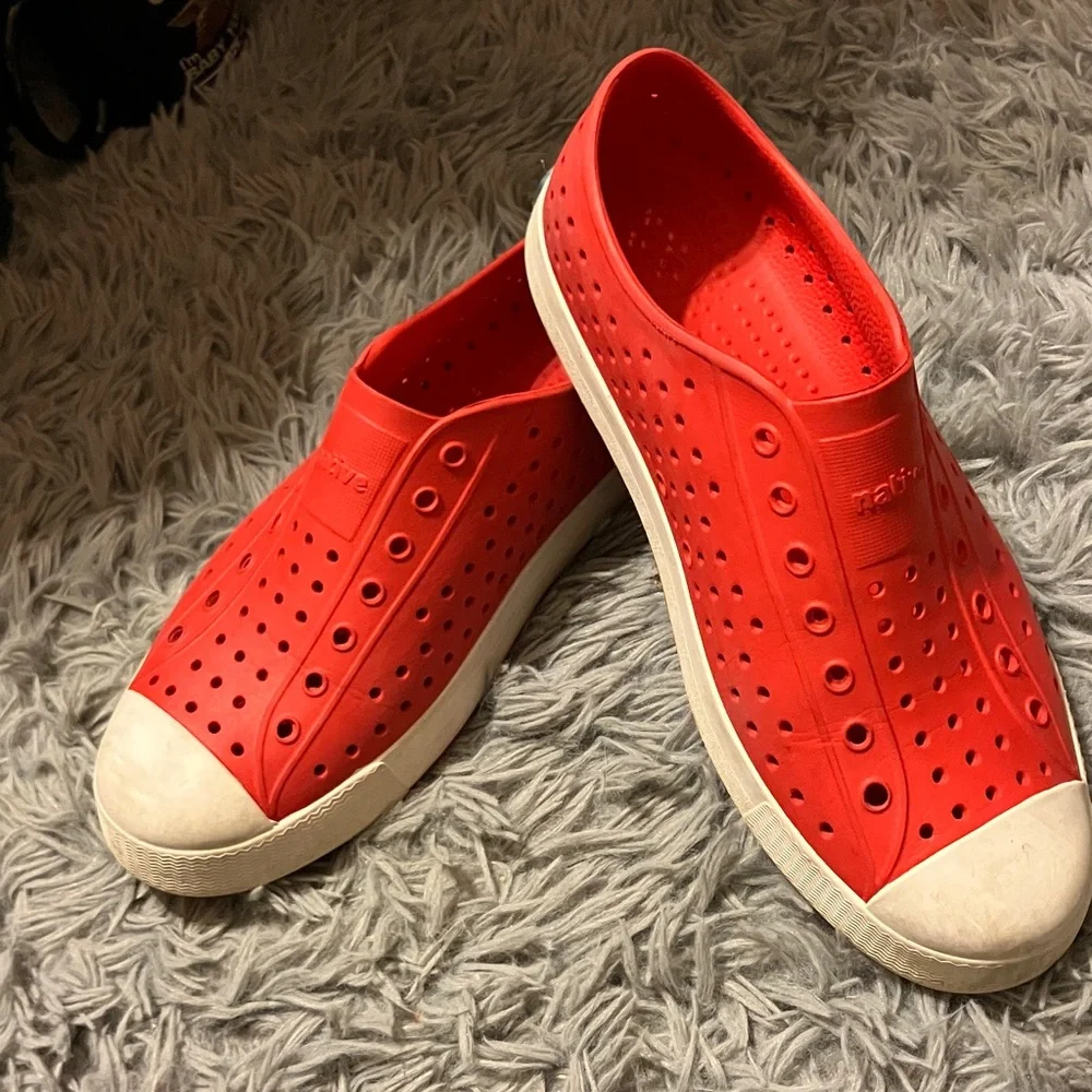 Native Jefferson Rubber Slip On Shoe J Size 6 Red Waterproof UNISEX